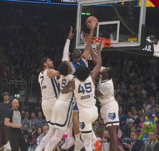 班凯罗26分 魔术战胜灰熊