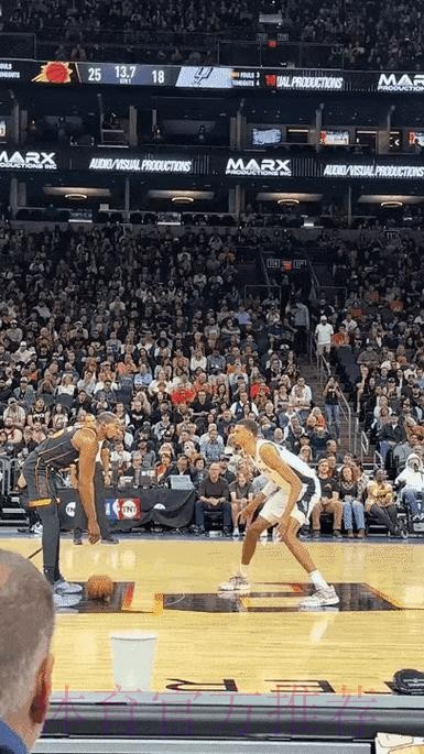 依旧无解!杜兰特反击后仰跳投打成2+1 依旧无解!杜兰特反击后仰跳投打成2+1